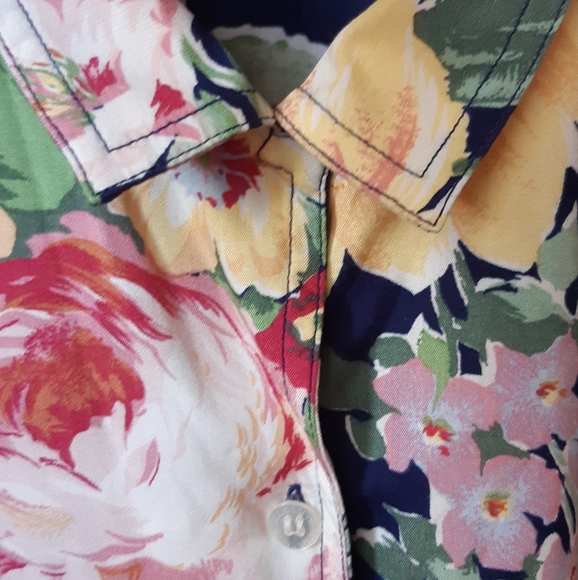 🌺LIZ CLAIBORNE Floral Button Top - Picture 4 of 9